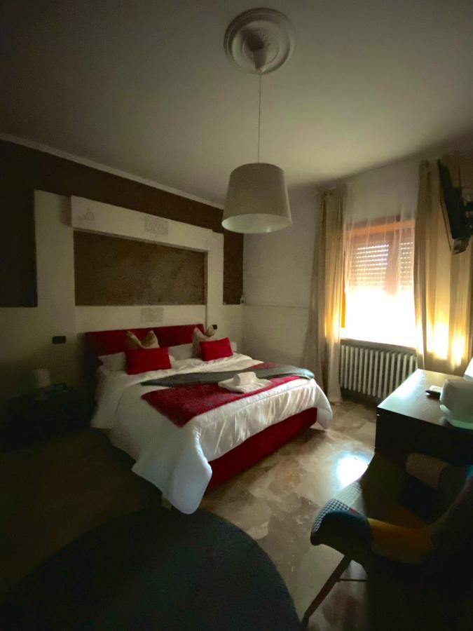 B&B Mo•Si Massa d'Albe Luaran gambar