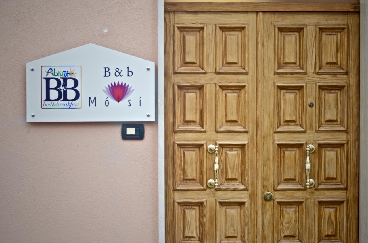 B&B Mo•Si Massa d'Albe Luaran gambar