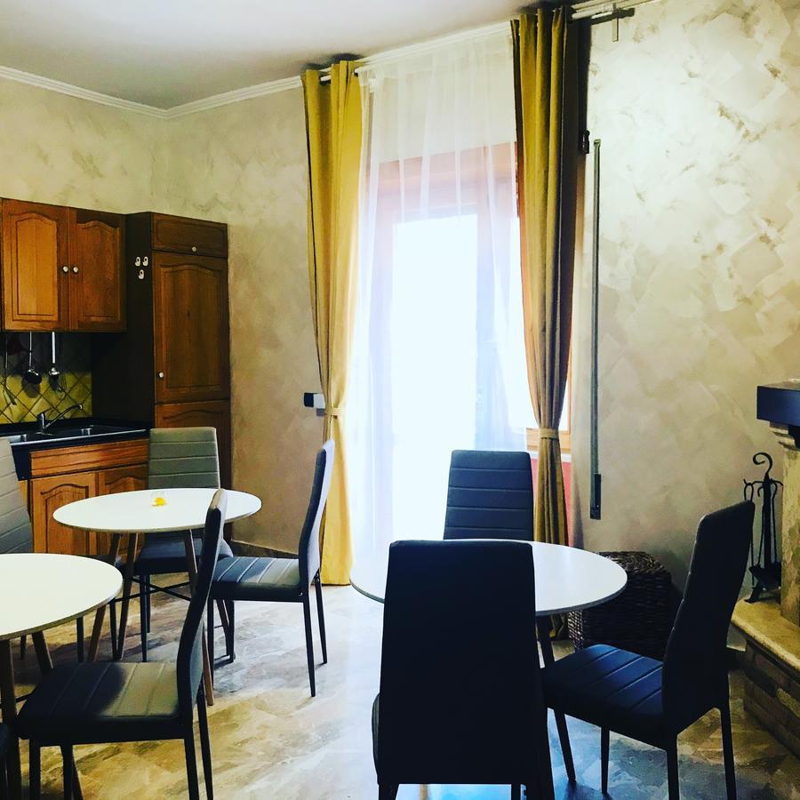 B&B Mo•Si Massa d'Albe Luaran gambar