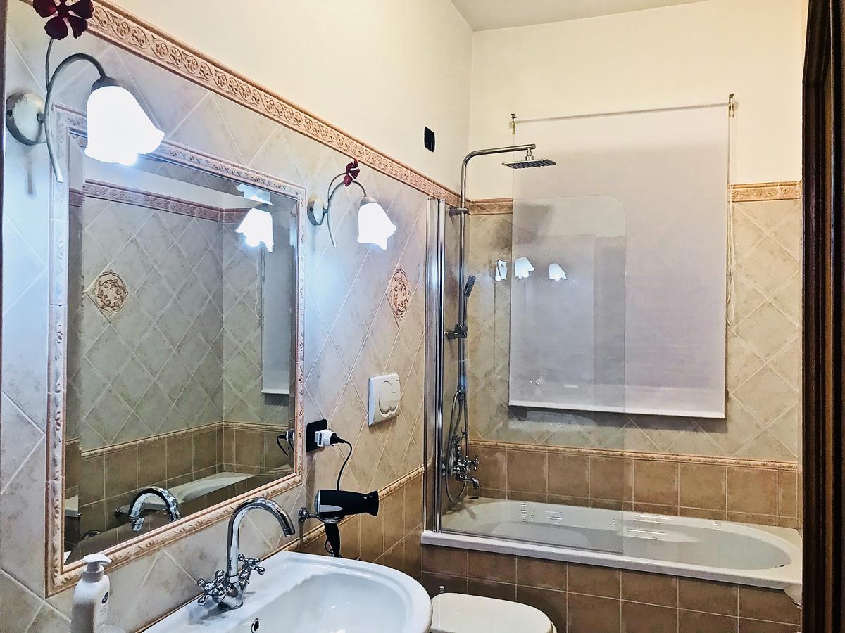 B&B Mo•Si Massa d'Albe Luaran gambar