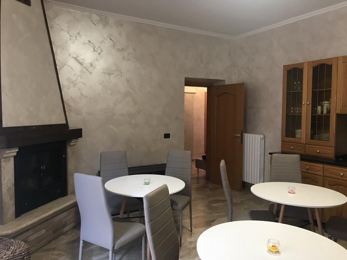 B&B Mo•Si Massa d'Albe Luaran gambar